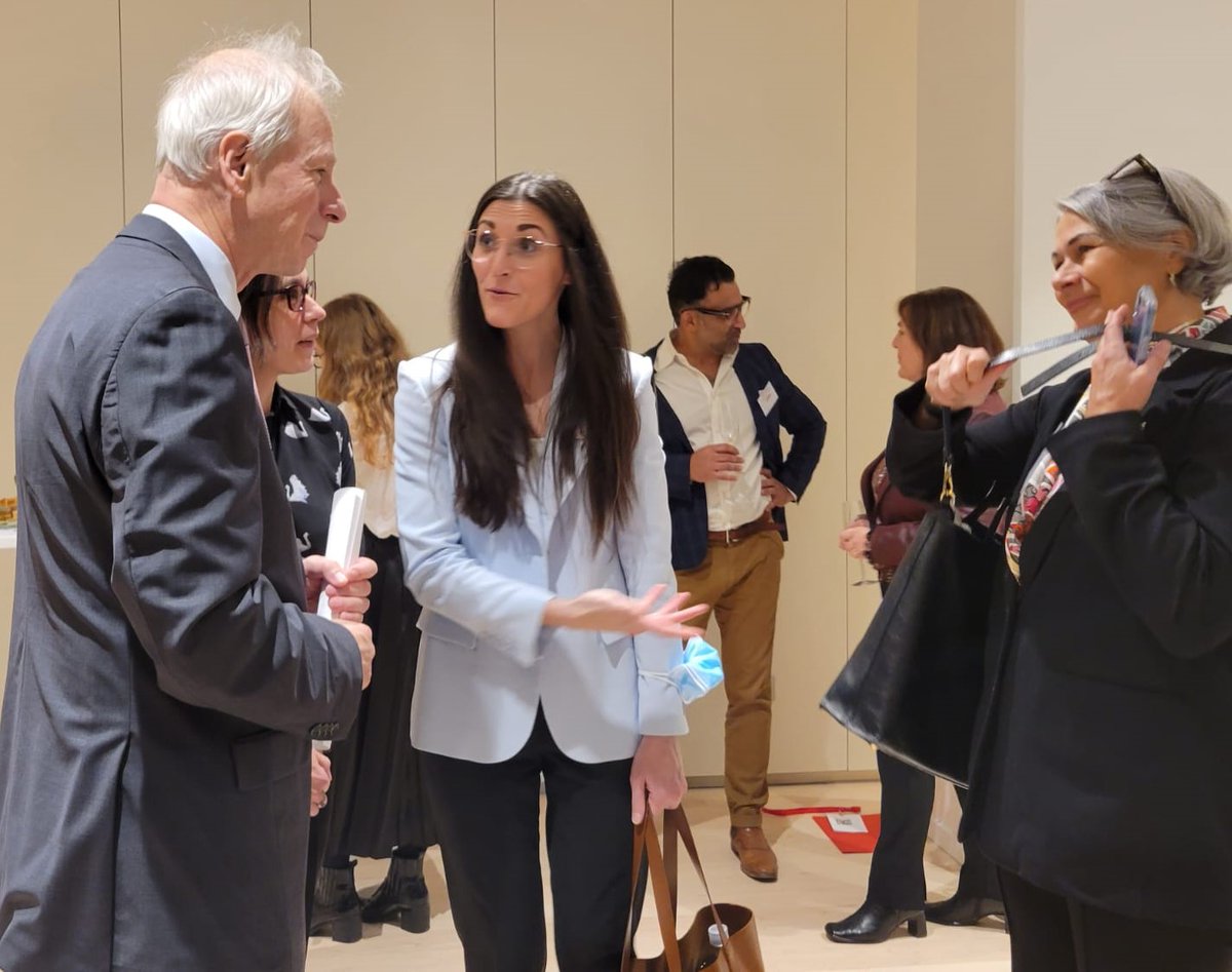 HonStephaneDion's tweet photo. 🇨🇦 is committed to ensuring that 4.4% of the immigrants it welcomes outside Quebec are French-speaking, year after year. Starting today, exhibitors from all parts of 🇨🇦 will meet with 🇫🇷 candidates at the #DestCan2022 #Mobility Fair. Wishing you all a productive fair! https://t.co/XulDCGQrFI