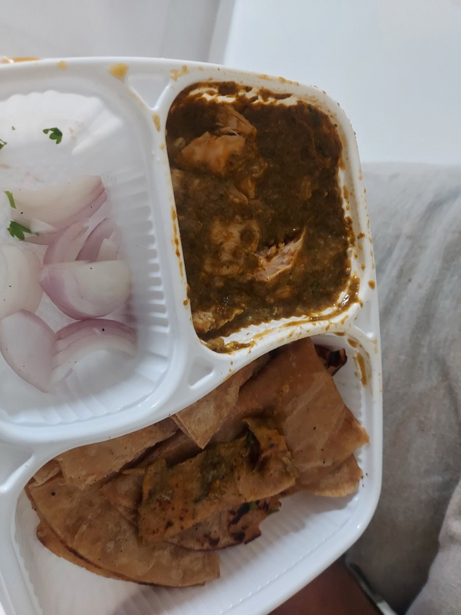 SriramanGovind's tweet photo. How is this supposed to be palak paneer gravy ? https://t.co/GP9qaRuG3E