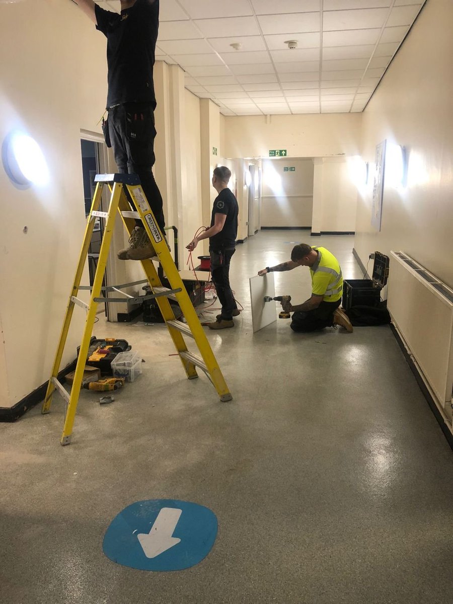 VulcanFire1's tweet photo. Fire alarm servicing, fire alarm small works and fire damper installation in a local school #manchester

#firealarmsystem #firedampers #firealarm #installation https://t.co/GUJfpt7XQ3