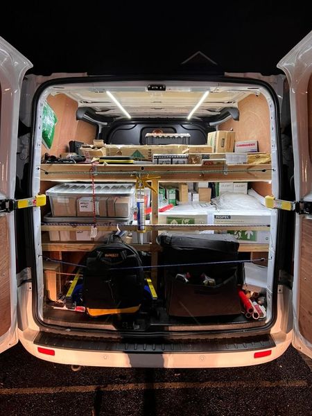 VulcanFire1's tweet photo. Nice to see the engineers looking after the vans.
Liam Morris &amp; Connor Evans 👨‍🔧👨‍🔧👍
 #engineers #tidy #safe https://t.co/MQbsv3Tj9v