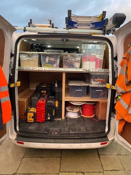 VulcanFire1's tweet photo. Nice to see the engineers looking after the vans.
Liam Morris &amp; Connor Evans 👨‍🔧👨‍🔧👍
 #engineers #tidy #safe https://t.co/MQbsv3Tj9v