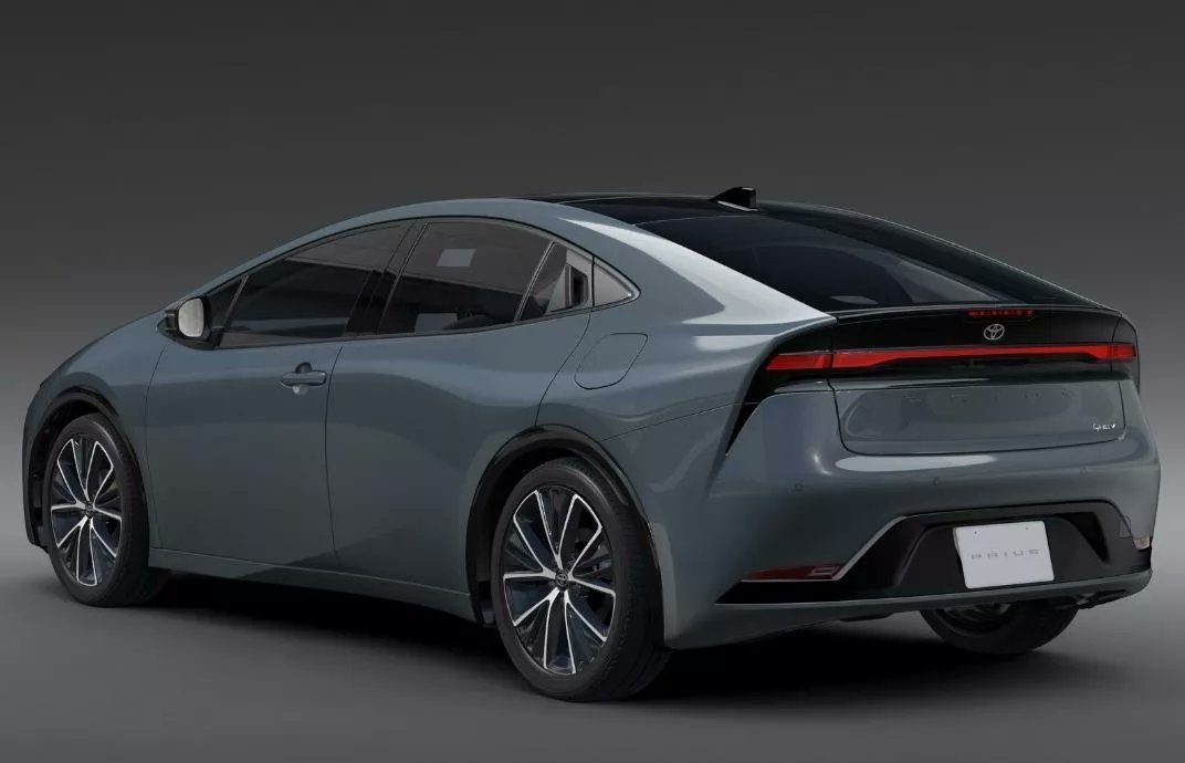 ToyotaSefCarMil's tweet photo. Toyota Prius 2023 Full Hybrid Plug 🔌 in Prossimamente da  Sef Car #Milano.... #NewPrius #prius2023 #toyotaprius #automotive https://t.co/7FEBT7DeXx