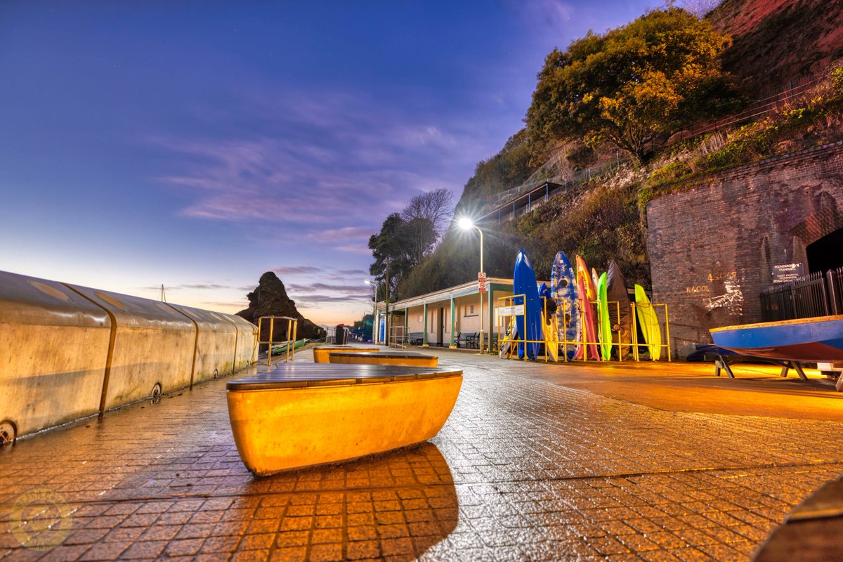 CoastCams247's tweet photo. Boat Cove long before sunrise. #nightphotographynightlights #devonshire #ukcoasts https://t.co/nW2OnlfiUk