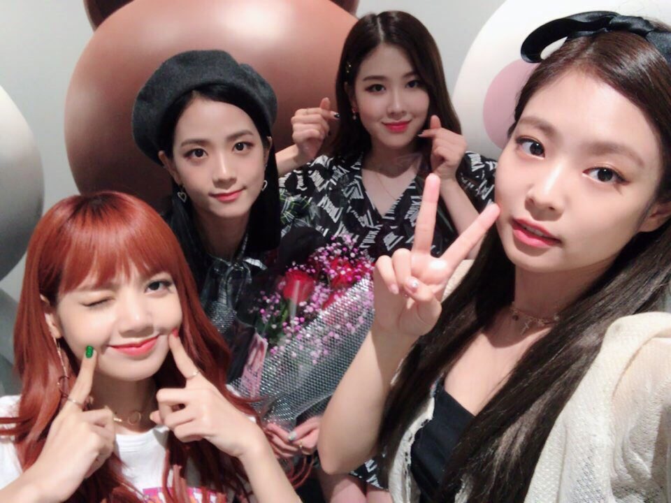 pinkprintgirls's tweet photo. #Chicago
RESURGENCE: PINK IS BACK 

“Hey Chicago, it’s been a minute! We are so glad to be back after a 2-year performance hiatus and we are now stronger than ever! Hope to see some of you amazing #PLYNKS while we’re here!”🫶🏻😚

#PINKPRINT #D4 https://t.co/jROtt0y4eB