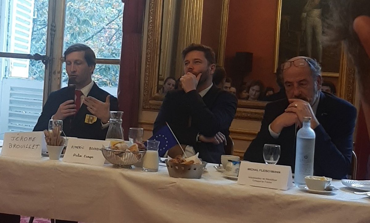 Remerciements pour ces échanges passionnants à Jérôme Brouillet <a href="/LaurenceBoone/">Laurence Boone</a>
<a href="/francediplo/">France Diplomatie 🇫🇷🇪🇺</a>, Michel Fleischmann <a href="/CZAmbassade_FR/">Ambassade de la République tchèque à Paris</a> pour leurs discours sans langue de bois, à la Sénatrice@C_MorinDesailly <a href="/Senat/">Sénat</a> <a href="/AN_AfEur/">Commission des affaires européennes</a> pour leur accueil et à notre co-organisateur <a href="/ateliereurope/">Atelier Europe</a>