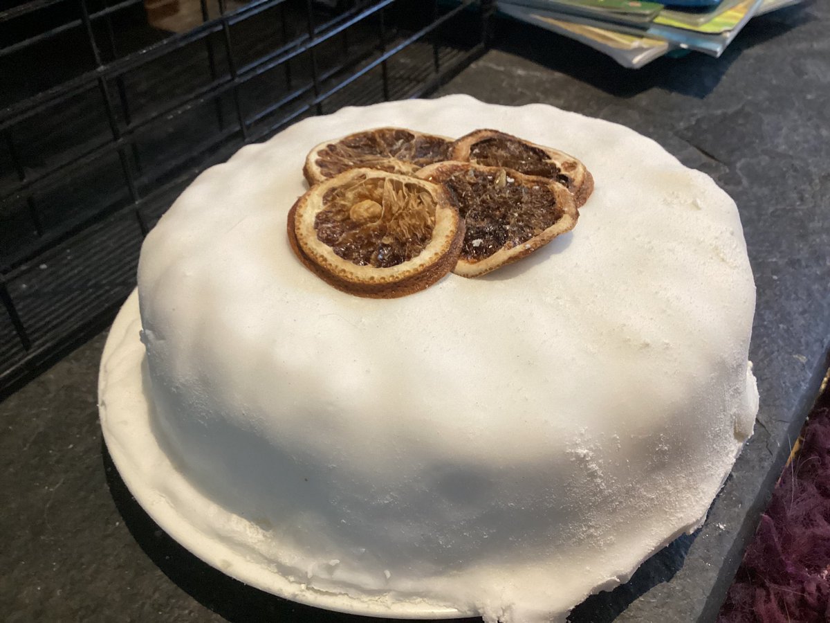 Hgbakes1's tweet photo. Christmas cake 22 @HomeprideBaking https://t.co/h3NMKl9vY9