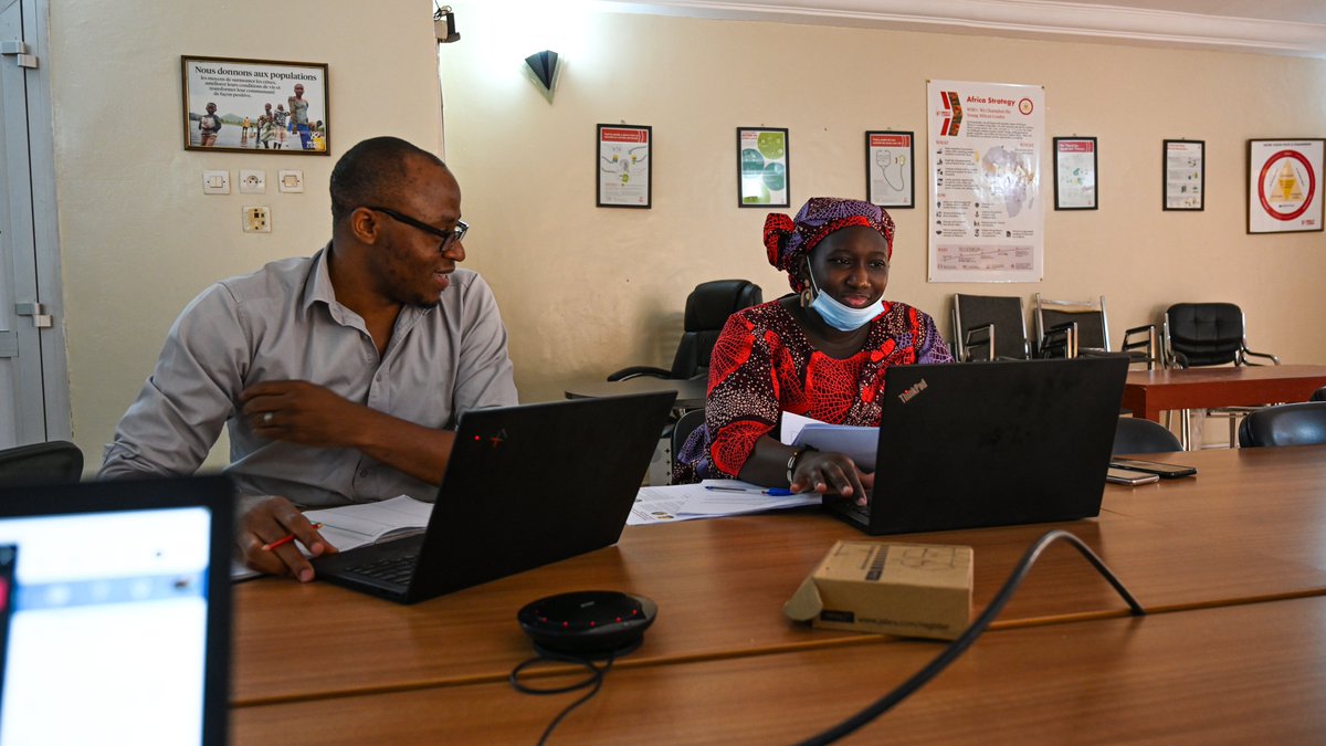 CorpsMali's tweet photo. #ethicstogether
L'équipe du Mali l'a fait aussi ! Pendant plus d'une heure, nous avons discuté d'intégrité, d'honnêteté, de respect et de responsabilisation. Avec une participation de plus de 90 personnes, nous avons parcouru notre  code éthique pour une meilleure compréhension. https://t.co/Xk2hg5EsXc