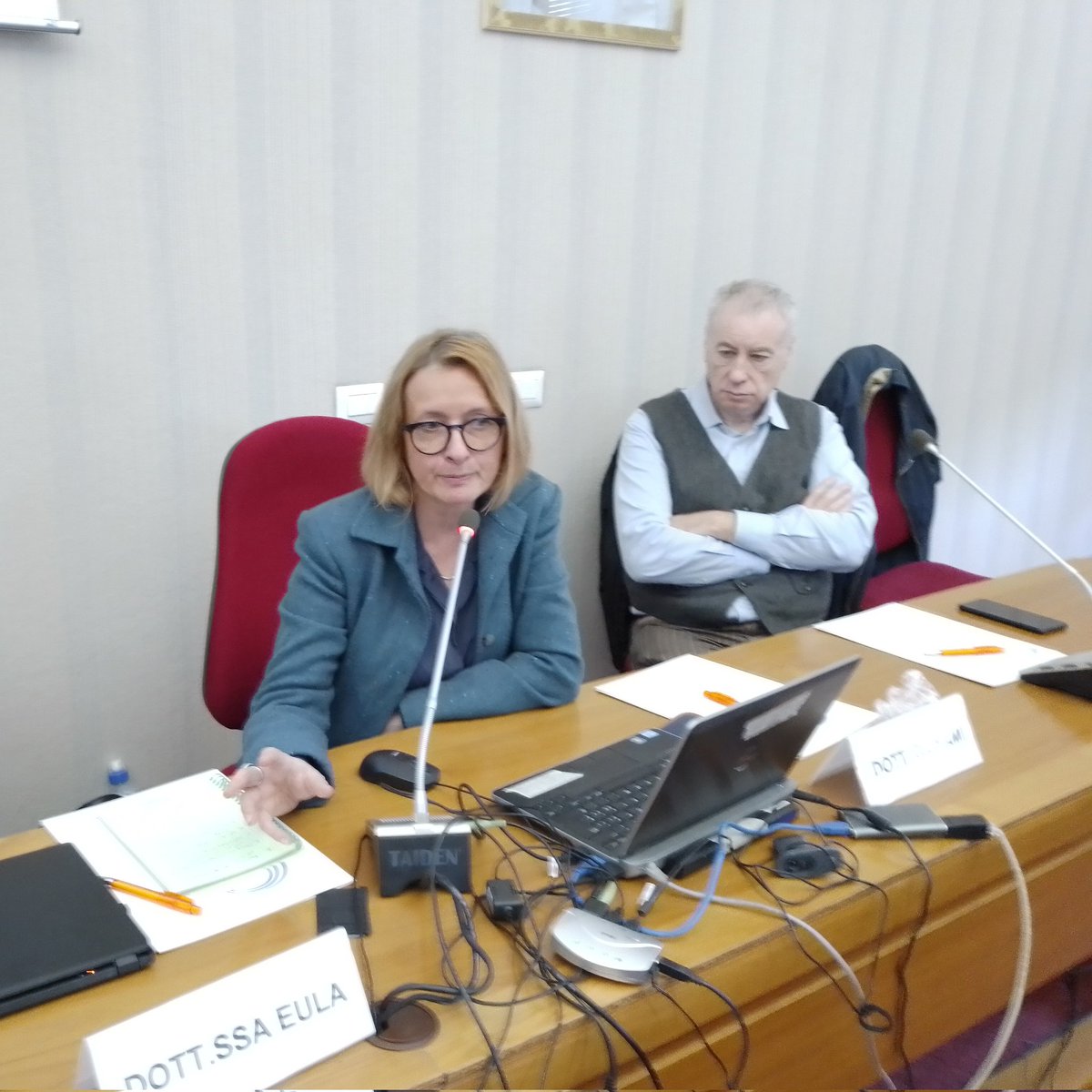 «Dentro un progetto si comunica e si percorre insieme una strada». «Comunicazione come viaggio da intraprendere, con pianificazione, identità visiva, racconto del progetto che si ha in mente, condividendone i risultati», così la project manager Monica Eula alla plenaria