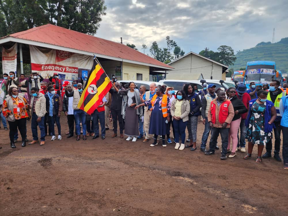 IvanMwaka1's tweet photo. @EstherAnyakun flags off DRC Refugees from Nyakabande Transit Center to Nakivale Refugee Settlement Center. As of Nov 7,2022, @GovUganda and @UNHCRuganda have relocated 24,751 Refugees to Nakivale Settlement and other settlements. https://t.co/Qx98qM6Fdt