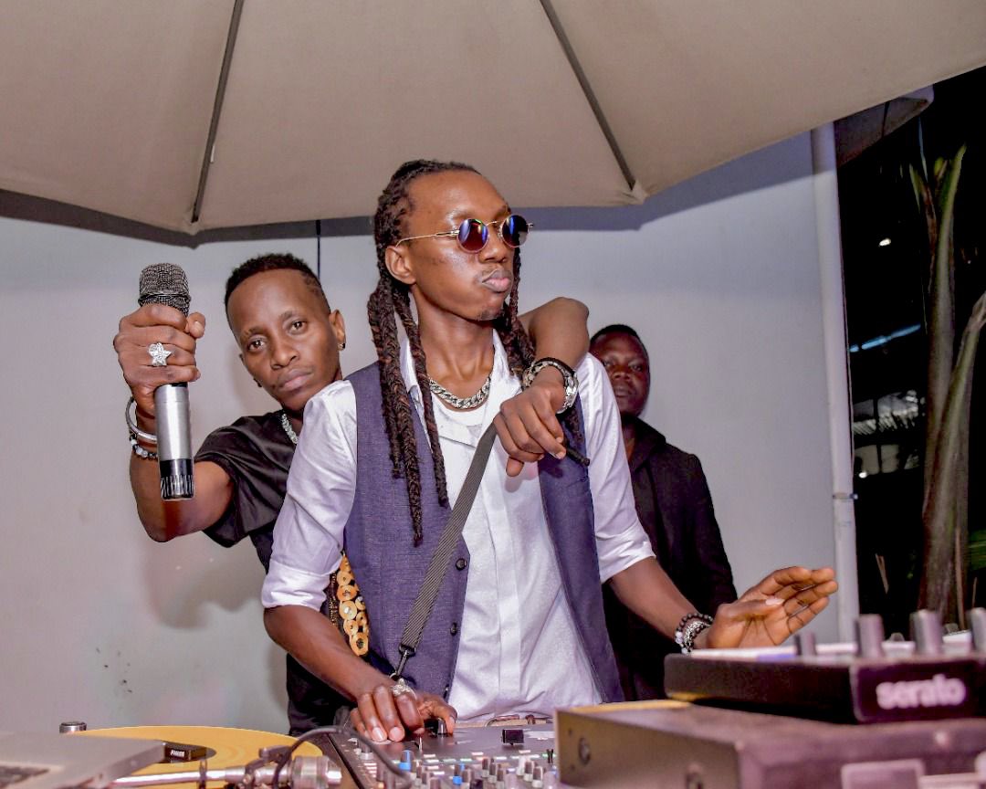 dvjmercypro's tweet photo. Your Best Thursday Parte Of The Week @CaskLoungeKla
@MCJEROMETING
@mckatsug
@DeshDeejay
#premierthursday https://t.co/d2o4t6xTAd