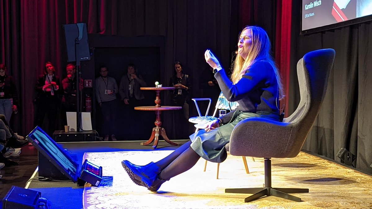 Der Digitale Leute Summit in Köln gestern war der Blast! Mittlerweile eine #Product-Institution in Deutschland, die man sich nicht entgehen lassen sollte :-) Danke an das Team <a href="/victoria_cgn/">Victoria Blechman</a> <a href="/svosskoetter/">Stefan Vosskoetter</a> <a href="/AnnikaTheisen/">Annika Theisen</a> @MB4umi uvm. #DLSummit <a href="/DigitaleLeute/">Digitale Leute</a>