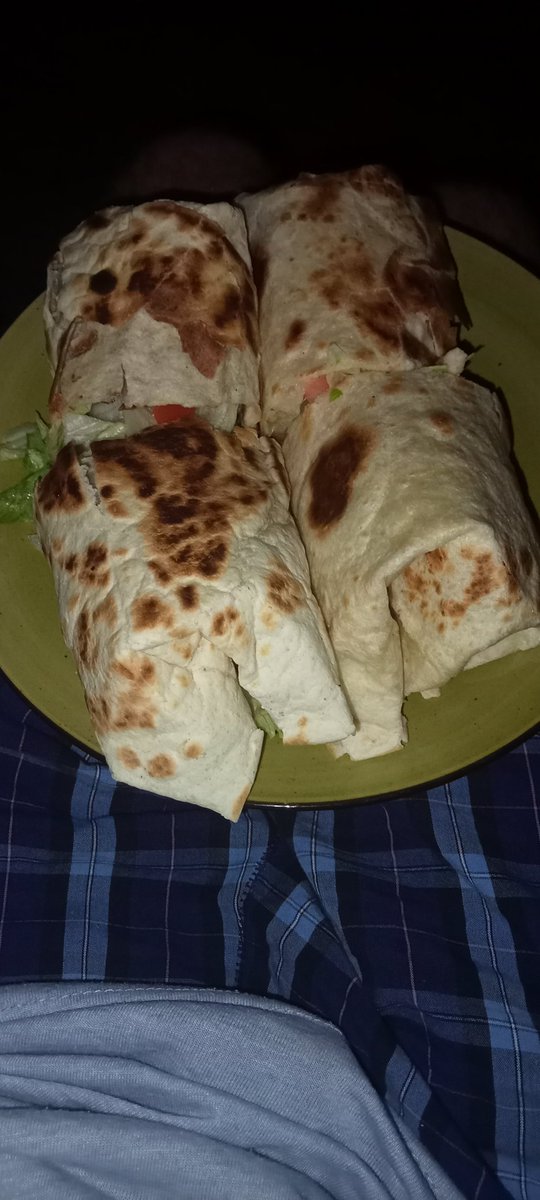 Isto comi eu ontem á noite estava muito bom
