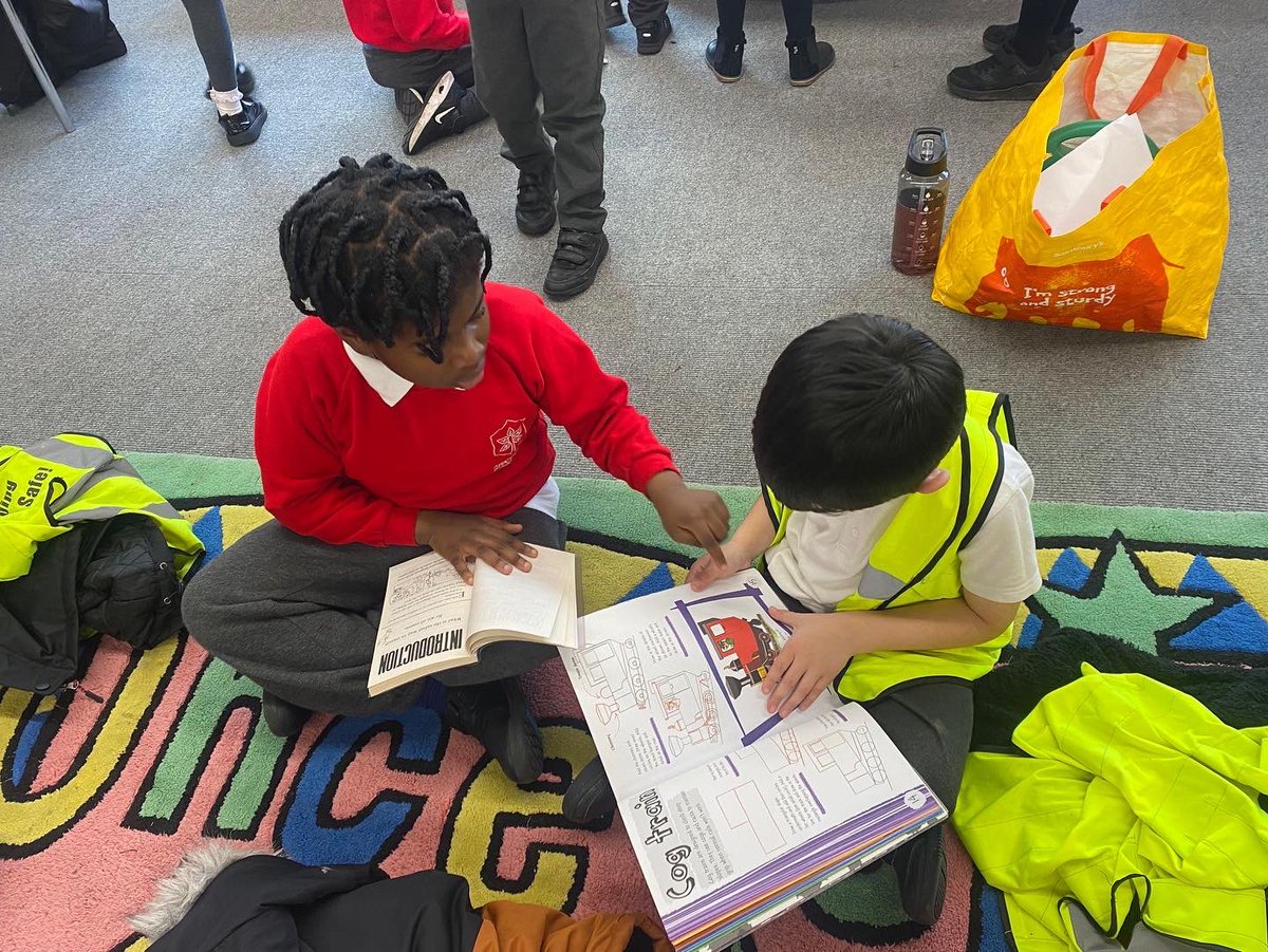 NET_Abbotsweld's tweet image. Library visit📚 || Year 1 went to the local Library! They enjoyed listening to a story and were able to take out their own books and were given their own library cards.   #shapingfutures #netacademies