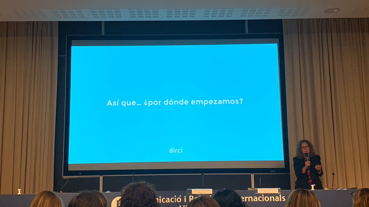 InesAHZ's tweet photo. María Rodríguez: “La etimología de la palabra #comunicación viene de poner en común, de construir juntos” no se trata de explicar los cambios sino de comunicar 🤝😊
#conversaciones 
#cocrear
#comunicacióninterna
#JornadaDIRCI https://t.co/VCJOAy5R1F