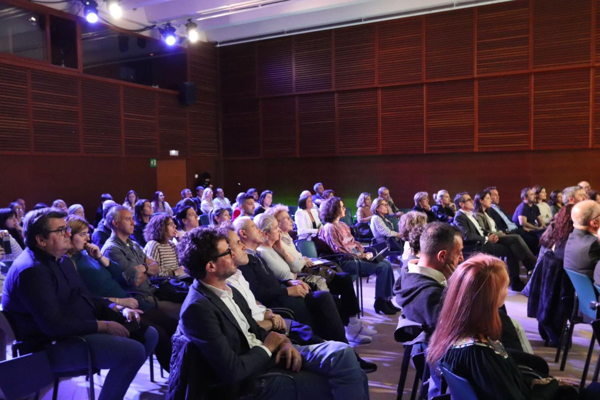 Ayer en IV Foro de Viviendas Turísticas de <a href="/aparture_eus/">Aparture</a>. Optimismo y buenas perspectivas a corto y medio plazo para el sector en Donosti. Seguimos trabajando con las asociaciones territoriales para seguir atrayendo a un público familiar con estancias medias cada vez más largas.