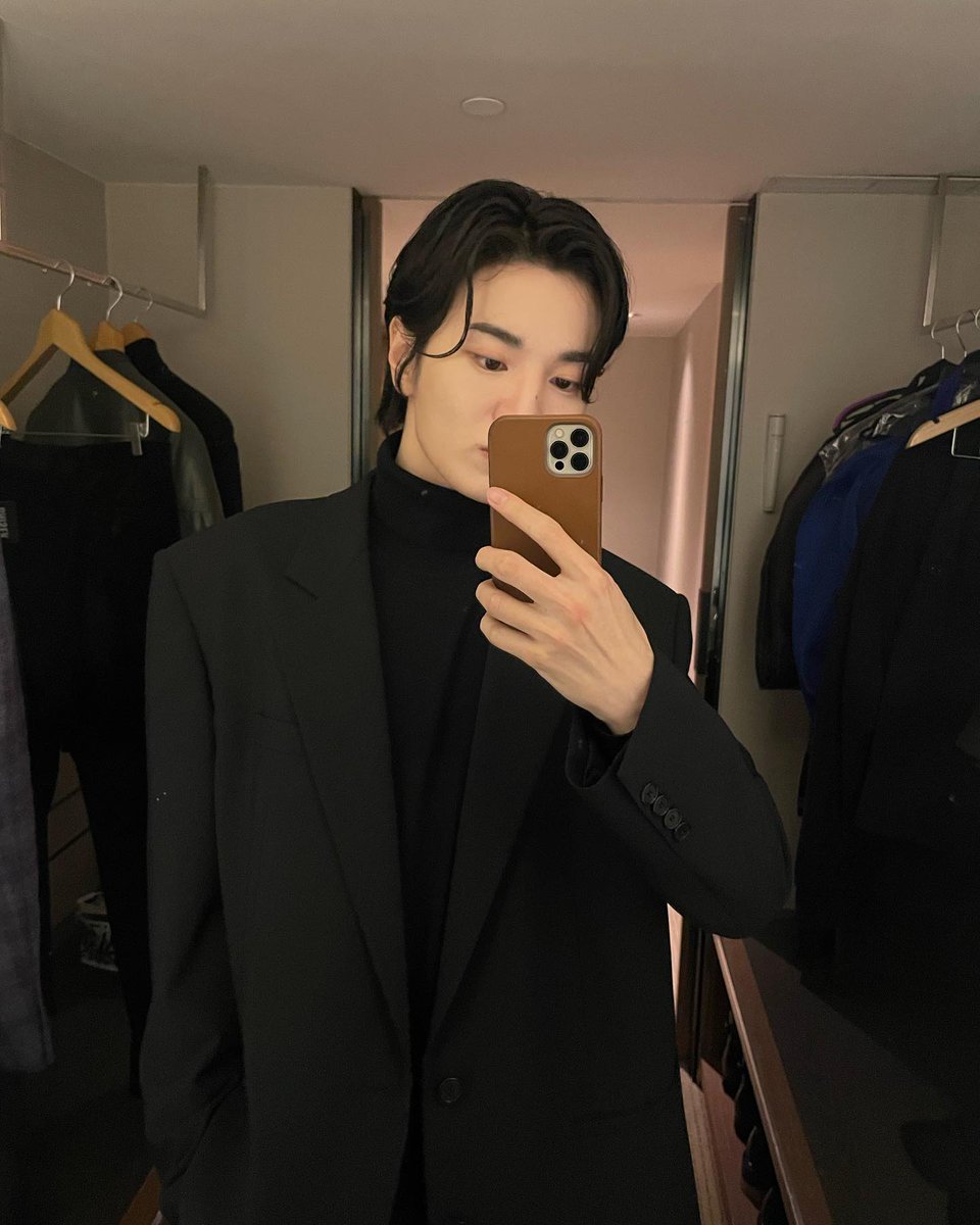 ifntinfo's tweet photo. [IG] 221117 INFINITE Sungjong Instagram Update #3 

"🪞🤳🏻#DefaultCamera"

#인피니트 #성종 #이성종 https://t.co/TM5rXJf7Xp https://t.co/nPvSx6elDz