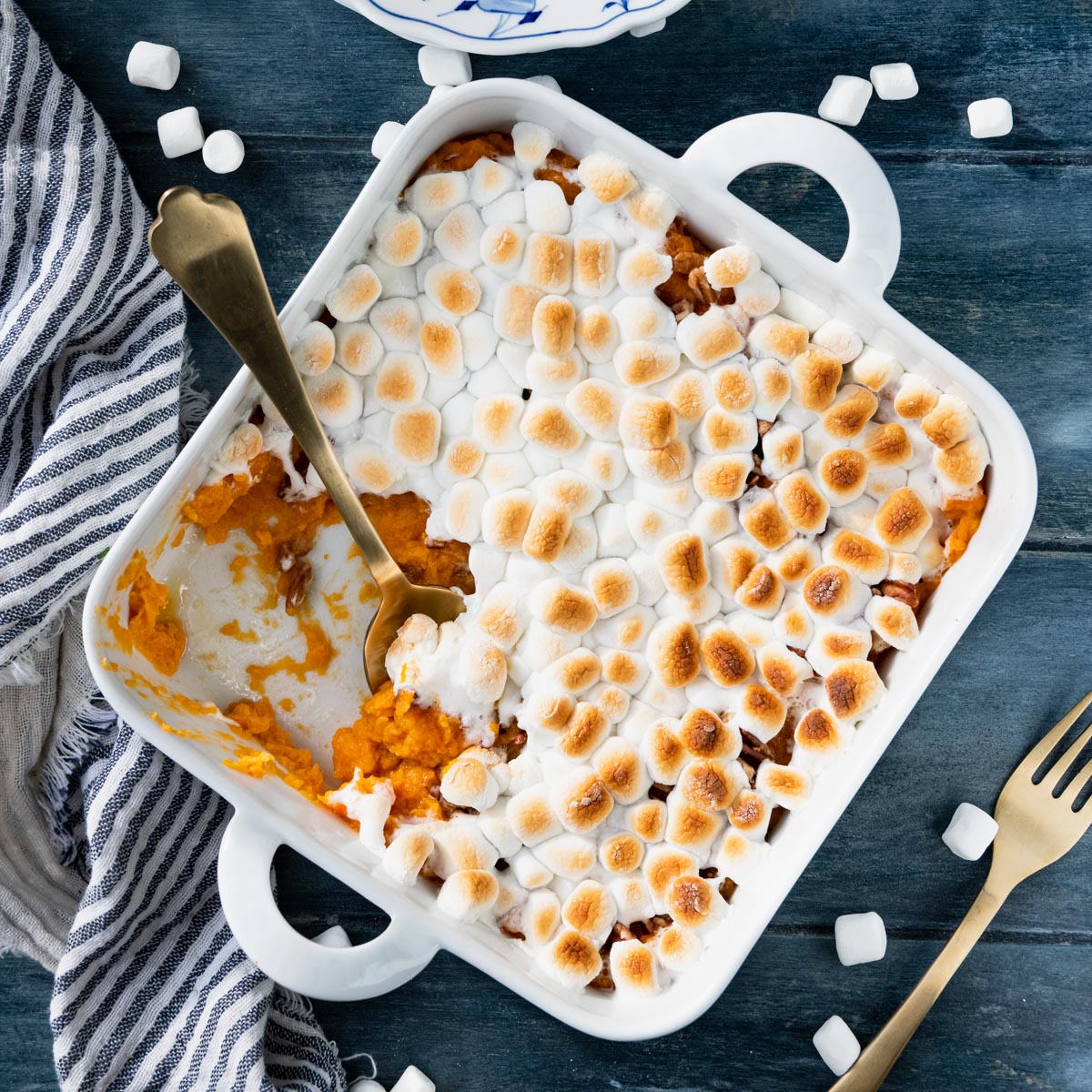 This #Southern SWEET POTATO CASSEROLE WITH MARSHMALLOWS is a classic #sidedish that makes an appearance on just about every #holiday table!

>> theseasonedmom.com/sweet-potato-c…

#sweetpotatoes #sweetpotatocasserole #Thanksgiving #easyrecipes #recipes #recipe #foodblog #foodblogger