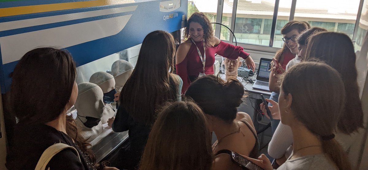 EEljarrat's tweet photo. Esta semana nos han visitado alumnos de @EscolaSolc en el marco del proyecto #BePlasticFree. Con Aleix Balasch, Julio Fernández y @Sandra17cm les hemos explicado nuestras investigaciones sobre contaminación por plástico, en alimentos, aire e incluso a través de las mascarillas. https://t.co/ZoTGKnWS5K