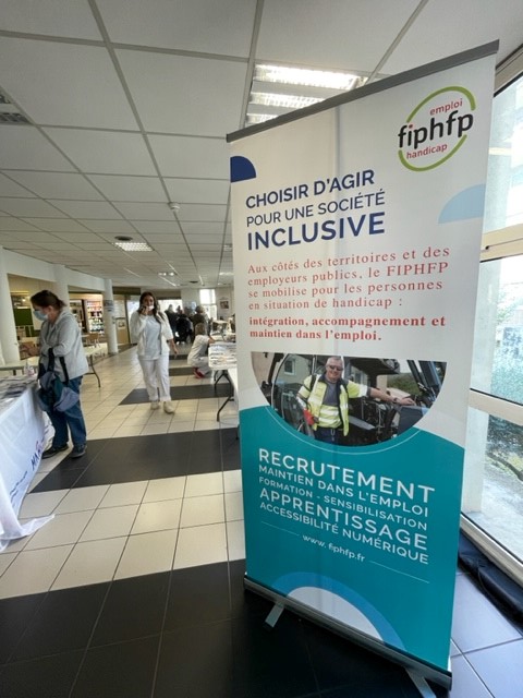 👉🏽Sensibilisation au #handicap au centre hospitalier Edmond Garcin à <a href="/villedaubagne/">Aubagne</a> ➡️le <a href="/FIPHFP/">FIPHFP</a> et les <a href="/HandiPactes/">Handi-Pactes PACA & Corse</a> PACA-Corse sont au rendez-vous❗ Merci 🙏 à Pascale Billault, Référente handicap du CH d'Aubagne, pour cette invitation.
#SEEPH2022 <a href="/NoraPourcher/">pourcher</a> <a href="/Allemanddthfiph/">Allemand Thierry@ FIPHFP Paca Corse</a>