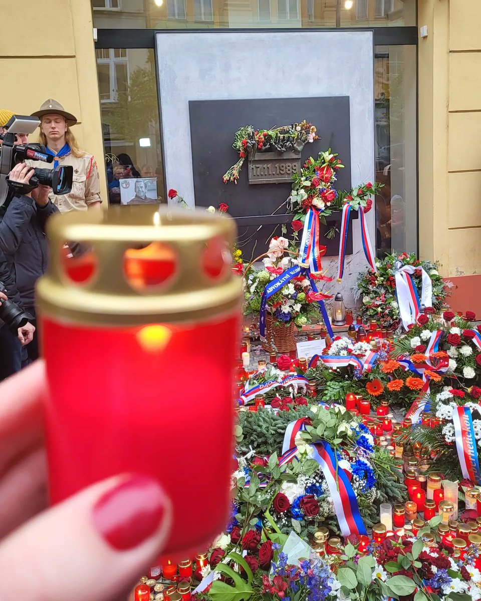 MarcelaKropac's tweet photo. Letos jsem si splnila jeden velkej zavazek! ✌️🇨🇿🇸🇰 ❤
#korzonarodni #dikyzemuzem #1989 #pametnaroda #kdokdyznemy #kdykdyzneted #pravdaalaska https://t.co/4YSfLxZOkF