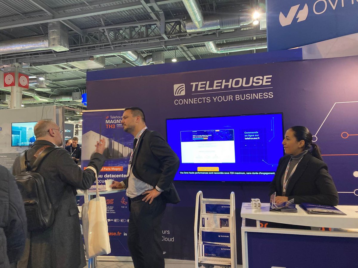 TelehouseFR's tweet photo. 📆 @CEE_Paris_ : Dernier jour à Cloud Expo Europe à Paris Porte de Versailles !
👉🏽 Venez échanger avec nous au stand D24 !
Retour en images sur notre table ronde hier avec @BSONetwork et @ixpfranceix
#cloud #datacenter #CloudExpoEurope #CEEP22 #event #Paris #techshowparis https://t.co/xHllD5qYYx
