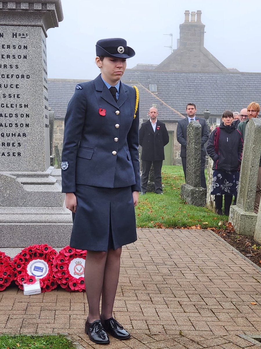 On Sunday, staff and cadets from the squadron attended the Remembrance Day service at Skene Parish Church. Following the service, CWO Weideman laid a wreath at the war memorial. @NscotWingRAFAC @SNIRAFACMedia @aircadets
