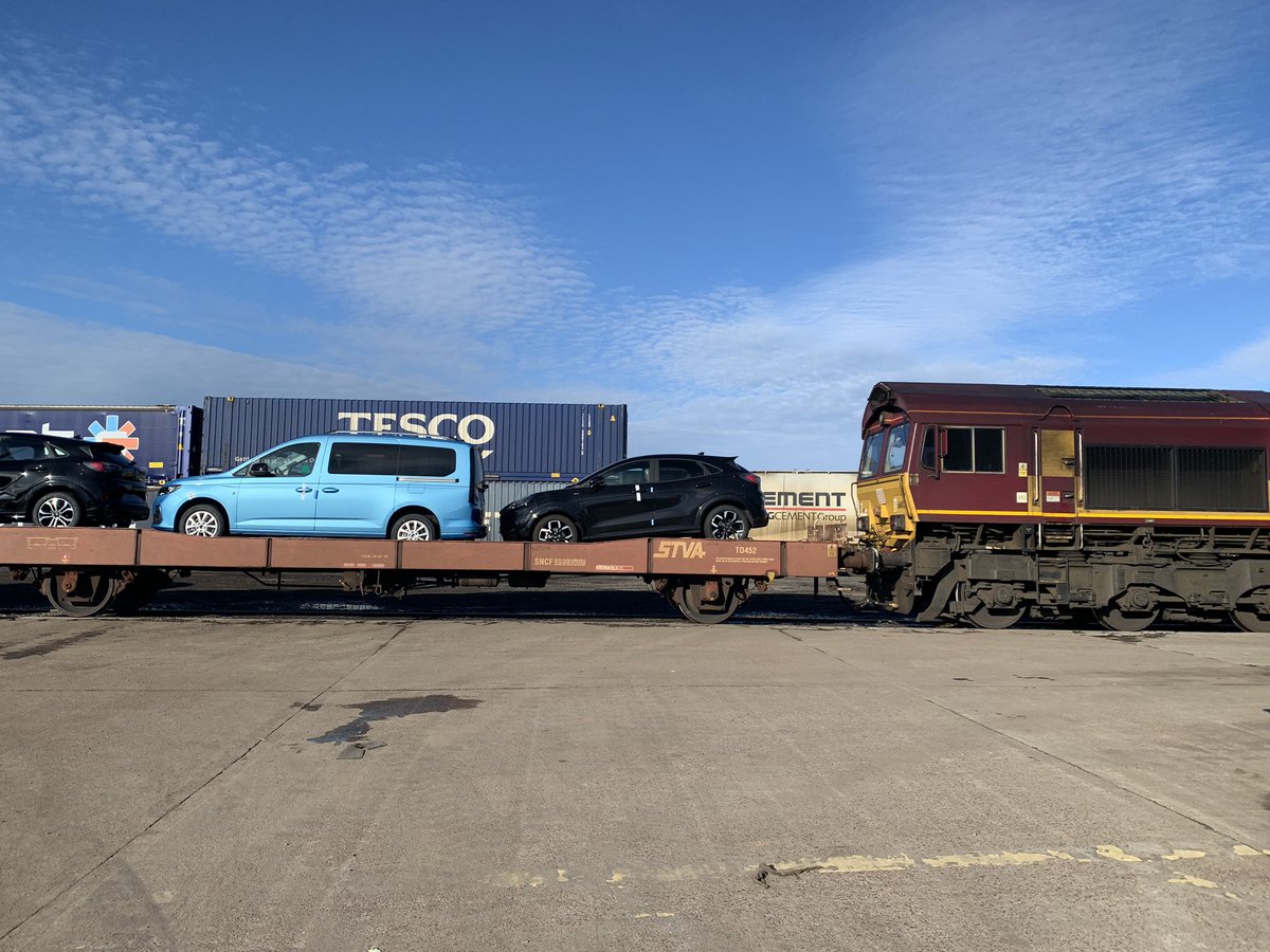 Scottish Railfreight has saved 60 million lorry miles since COP26 was held in Scotland last year. We spoke to some of our customers to hear a bit more about why moving goods by rail is important to them youtu.be/PlykLz0kCuY <a href="/TarmacLtd/">Tarmac</a> <a href="/CloburnQuarry/">Cloburn Quarry</a> <a href="/MossendPark/">Mossend International Railfreight Park</a>