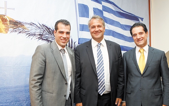 pitsirikos's tweet photo. "Δώστε τη χούντα στο λαό"
Έδωσαν στο λαό τη χούντα. Και ο λαός την ψήφισε. #Πολυτεχνειο #17Νοεμβρη https://t.co/QGWfFOJXdt