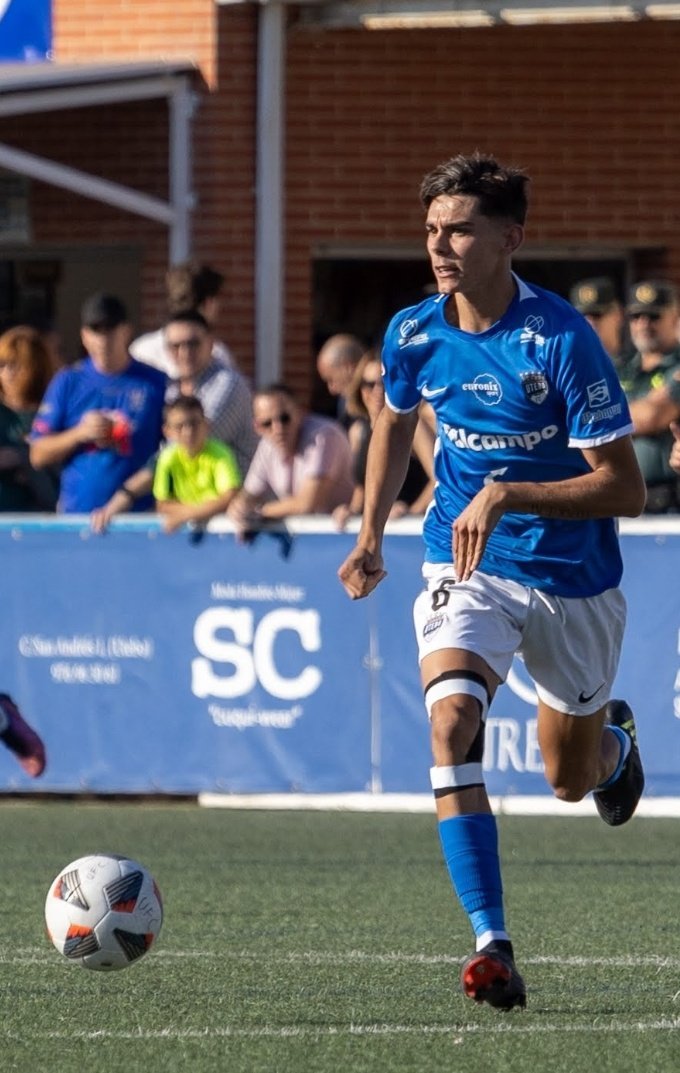 TheWinnerTeamVS's tweet photo. 🎙📻MEDIOS | Nuestro #Winner David Marín, jugador del @UteboFC que está siendo importante en el gran inicio se campaña del equipo, pasará por los micrófonos de #EbroFM, de 13 a 14:30 horas.

🔔Puedes seguirlo en el 105.2 de tu FM o por Internet en https://t.co/lcZH5kTocC. https://t.co/LBwRoEGkmI