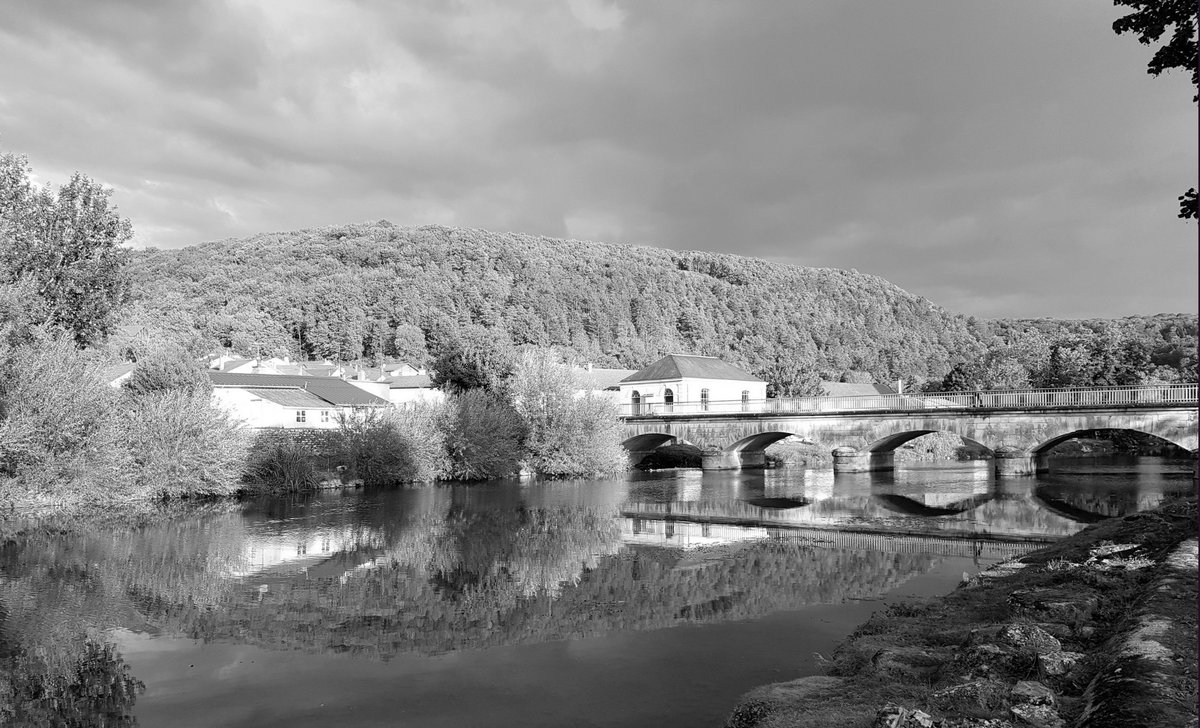 AngelaWrenAuthr's tweet image. #CosyMysteryChallenge #CosyDinner Tough choice! Chicken kebabs on the barbecue with sunshine &amp;amp; a view.  The kebabs have been eaten;  so here's the view #CosyNov2022 #Messandrierre #Merle #Montbel #Marseille #Mercœur #Mazargues @darkstrokedark #JamesetMoi author.to/JacquesForet