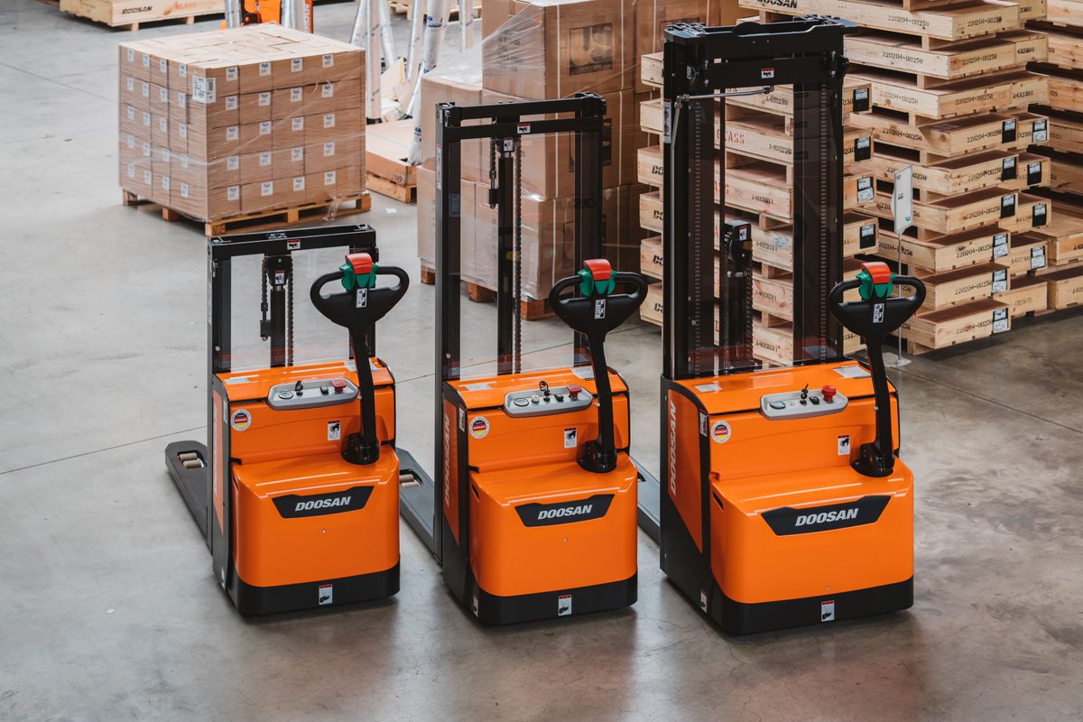 Life is better with brothers!
#doosan #doosanforklift #doosanforklifts #forklift #forklifts #materialhandling #warehouse #logistics