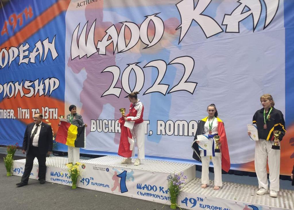 GlobalSportDev1's tweet image. Félicitations Lisa Pottiez 🥋!
🥉Kumite U18 +59kg
🥉Kumite Team U18
#AKDB #karate #wadokai 
#Europeanchampionship2022 
#GlobalSportDevelopment