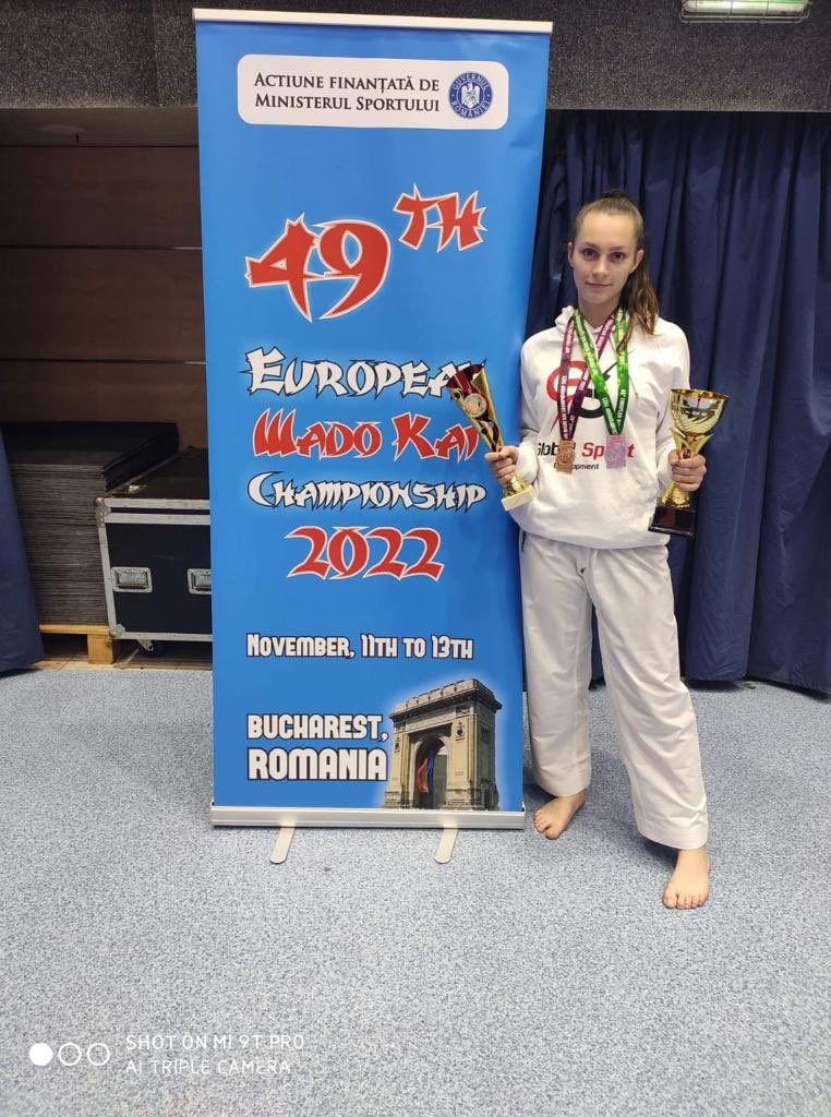 GlobalSportDev1's tweet image. Félicitations Lisa Pottiez 🥋!
🥉Kumite U18 +59kg
🥉Kumite Team U18
#AKDB #karate #wadokai 
#Europeanchampionship2022 
#GlobalSportDevelopment