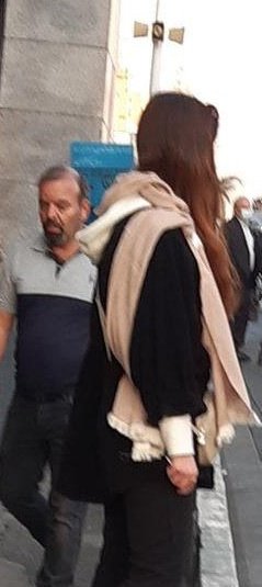 monsieurmimm's tweet photo. @forparisaa تو شاهنامه و روایات زرتشتی اومده که فرّه ایزدی از جمشید بصورت مرغی پرید و برشانه گرشاسب نیای رستم نشست. گرشاسب عمر جاویدان داره تا در آخرالزمان با ضحاک مادردوش بجنگه. 
فقط من نمیدونستم نوادگان گرشاسب امروز در بین ماها هستن https://t.co/OgvT8mff40