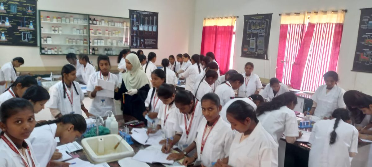 Physics &amp; Chemistry Lab on Mmdrpu kaplapur(A) bidar. #KarnatakaMWD <a href="/BidarMinority/">Bidar Minority Welfare Department</a> <a href="/DOMGOK/">Department of Minority Welfare, Govt of Karnataka</a> <a href="/APJ_BIDAR38/">APJ ABDUL KALAM BIDAR</a>