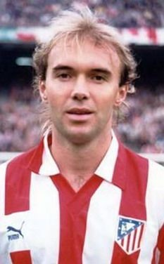 Futbol__Vintage's tweet photo. Ha fallecido en un trágico accidente Gerhard Rodax, delantero austriaco que vistió la camiseta del @Atleti entre septiembre de 1990 y octubre de 1991 (32 partidos, 10 goles). Llegó al club tras ser "bota de plata" europea en la temporada 1988-89 con el @FCAdmiraWacker. D.E.P. https://t.co/NCY4VHRYH3