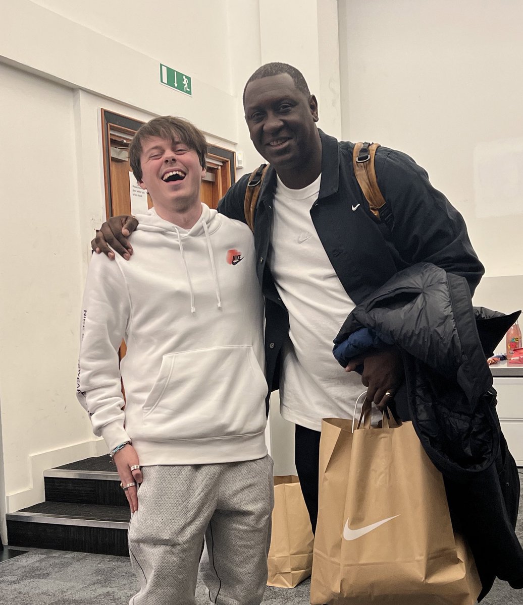 ImAllexx's tweet photo. HESKEY ⏱ https://t.co/HtU4fiUPws