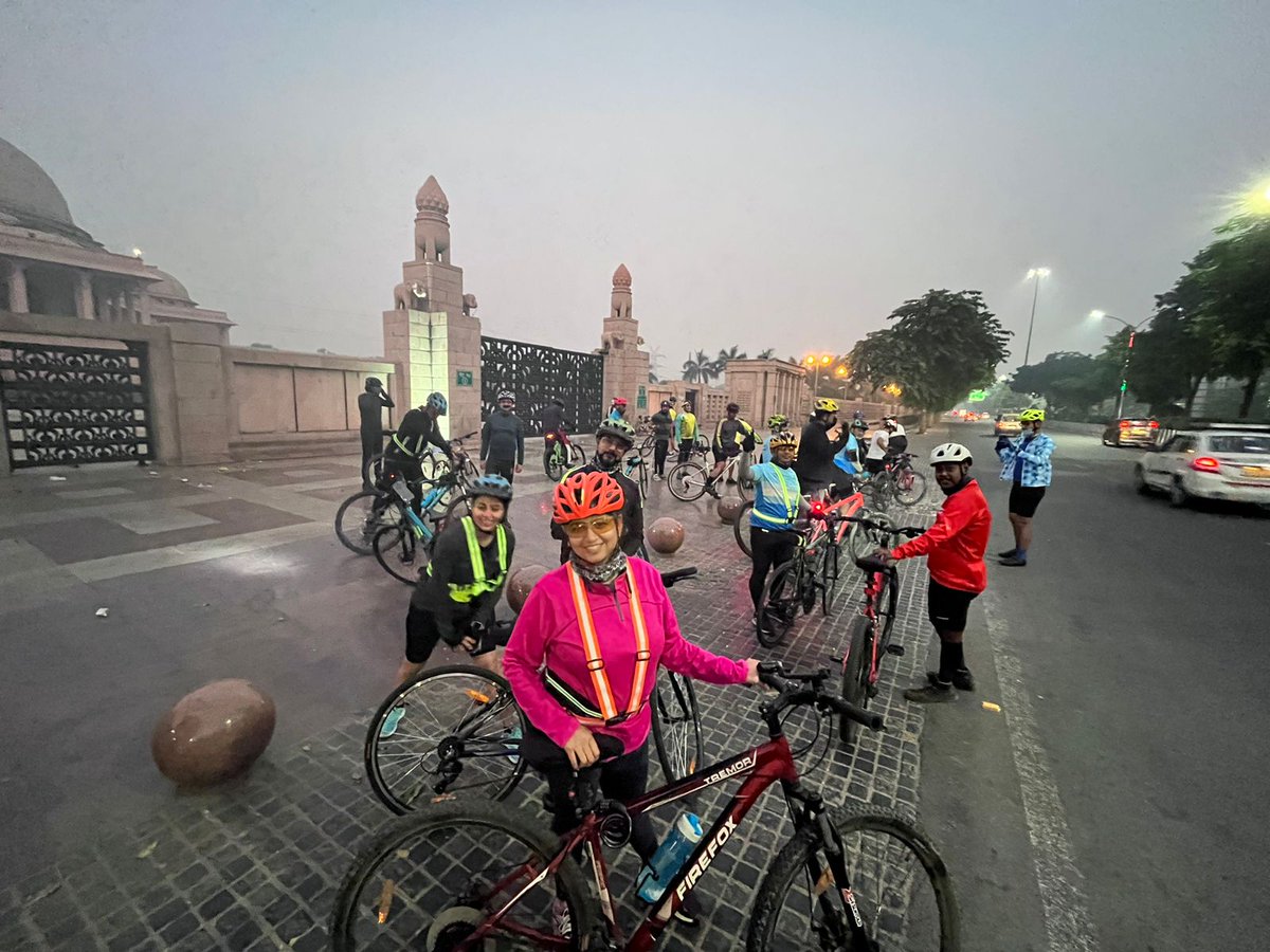 Winter first ride to Moolchand Parantha, Delhi. Amazing experience and continue to motivate others to take up cycling as a fitness regime. 
Lets continue to motivate!
#noidacyclingclub #fitness #ridewithncc #joinncc
