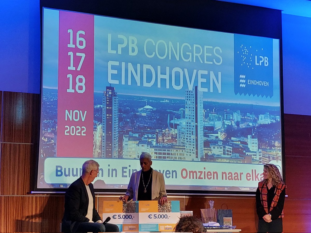 Atredend voorzitter #LPB Willem Stam over 
het #wijkgerichtwerken heeft de basis in het alledaagse en doen wat nodig is. Terug kijken op 23 keer #lpbcongres wat blijft hangen: #winsemius #terugnaardebasis #contactmetwitteboorden en #spoormetdejeugd #lerendoortedoen #lpbcadeau