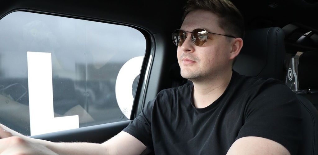It’s Road Safety Week and we've teamed up with Dr. Alex George and Mat Watson to demonstrate how wearing glasses with Transitions® Drivewear® lenses improves road safety.
Read more on our blog: bit.ly/3UJJeoU