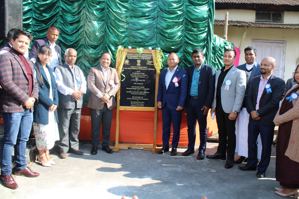 MeghalayaGov's tweet photo. Hon'ble C&RD Minister, Sh. @HamDohling in presence of the Hon'ble Agriculture & Farmers’ Welfare Minister, Sh. @Banteidor_L today laid the foundation stone for the construction of the new #Mawkynrew C&RD Block Office building @DiprMeghalaya (https://t.co/27A2ASMNh8) https://t.co/TIZBAJTvUH