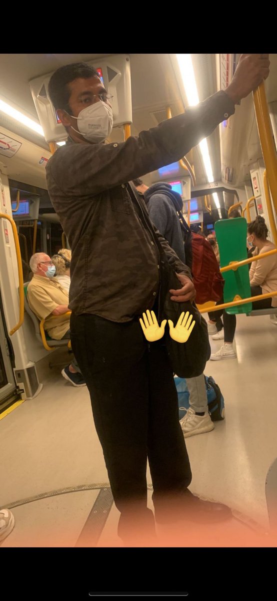 chicas de Málaga, tened muchísimo cuidado, este hombre iba por el metro enseñándonos el miembro a mi amiga y a mi, dirección PERCHEL. Ya le he dado el aviso a un chico de seguridad, Difundid si podéis, muchas gracias!! :(