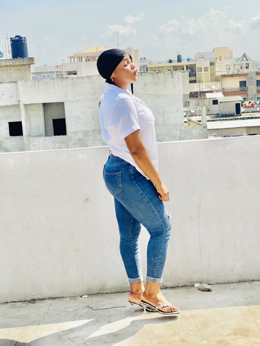 DAchoughol's tweet photo. The life of a student in cotonou 🇧🇯🇧🇯, you go de wear uniform de go school like say you dey secondary school https://t.co/U4XbTqaKdM