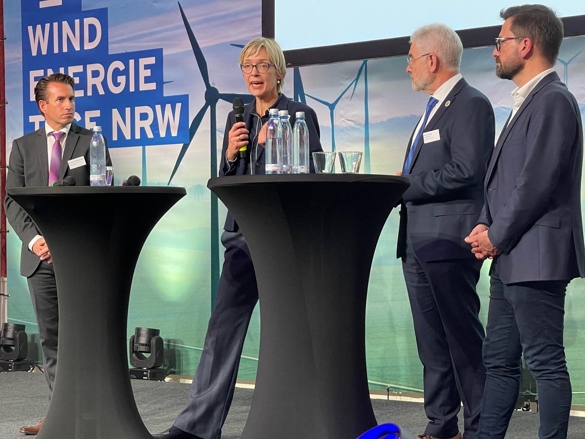 Diskussionsrunde auf den Windenergie Tagen in Bad Driburg: Branche beklagt zu langsame Plan- und Genehmigungsverfahren. Stimmt👍 müssen wir ändern um die Herausforderungen der Gegenwart meistern zu können!