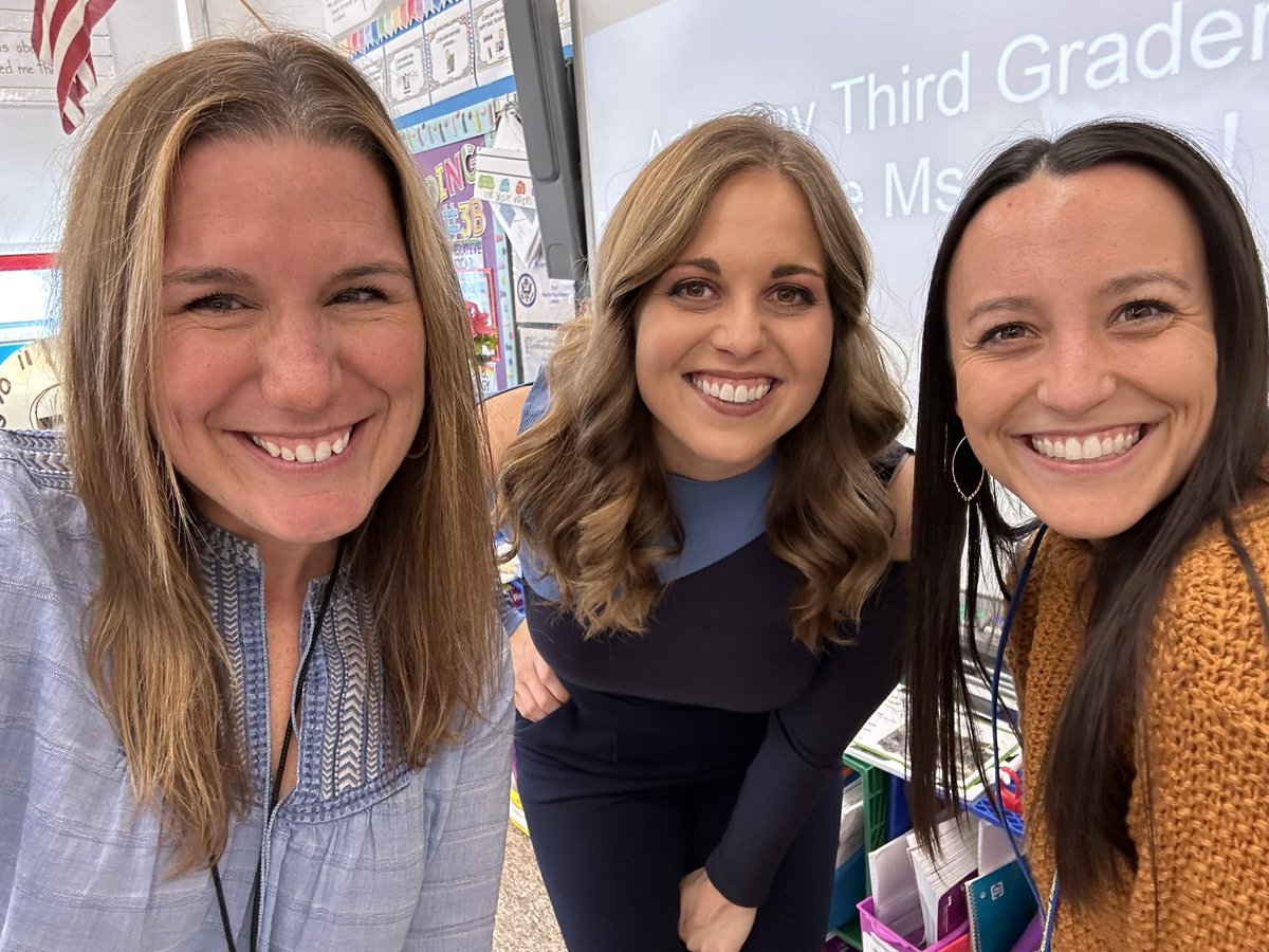 lbliven's tweet image. So grateful for our friend @ChristinaErne to come spend time with our #ashawayschool third graders and discuss weather and climate!! ⛈️❄️🌪️⚡️☀️#fossscience @gemsnet10 #futureforecasters #stem #stemschool @jscanapieco #chariho