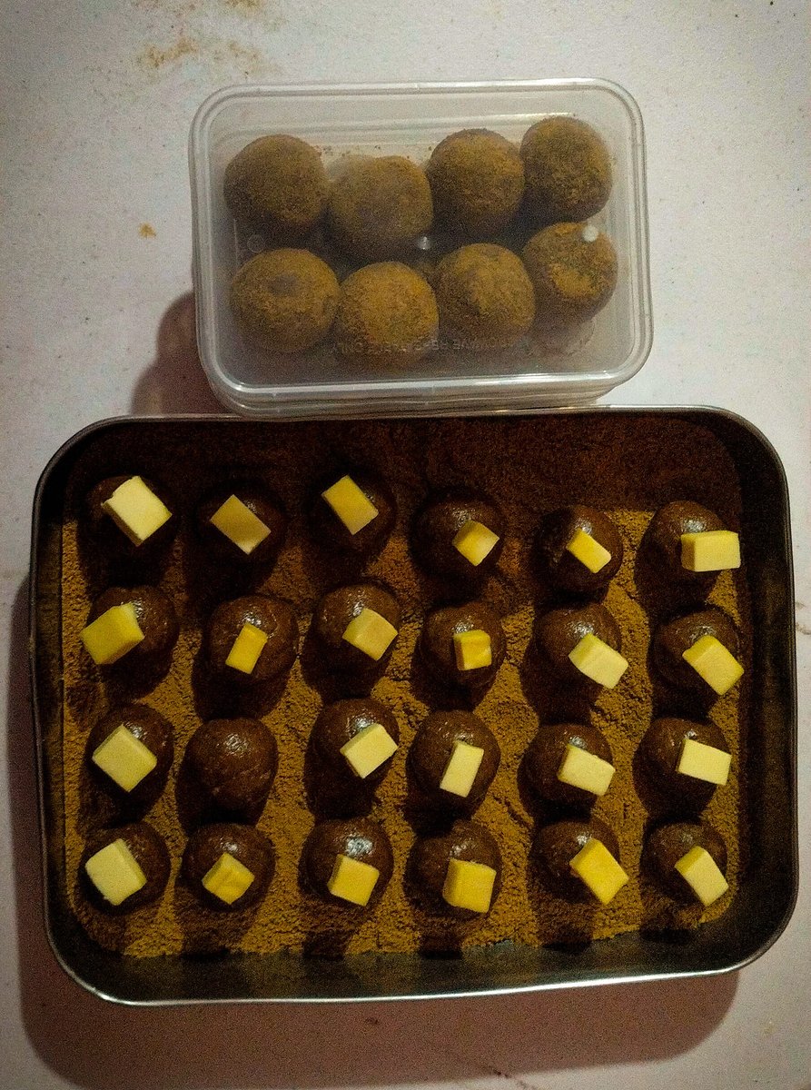 News5PH's tweet photo. MAGSUSUMIKAP PARA SA PANGARAP

Nagtitinda ng graham balls ang 4th year college student na si Francis Noel Soledad para kumita ng pera para sa kaniyang thesis at sa kaniyang pagpapagamot. https://t.co/q6KaJjXgOa