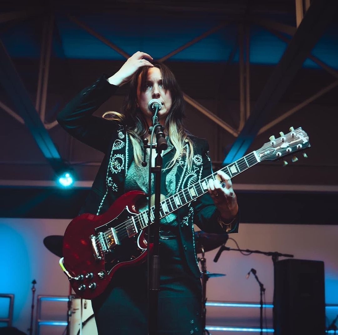 "Music is medicine and we are so lucky to have found a community in the UK through music"

We host Toronto's @ilovehotkid in London and Brighton next week on Mon and Tues. We got to know them a bit better with 5 questions ... 

loudwomen.org/2022/11/17/hot…