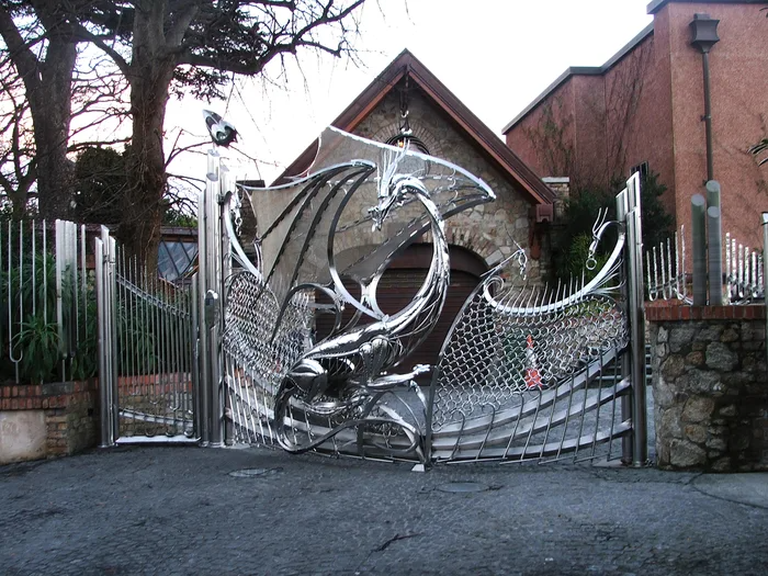 _HungryDragon's tweet photo. We definitely need this door at our office! 🧡

Maybe in the shape of Umbra... 😁

#hungrydragon #hungrydragongame #dragons #mobilegames #ubisoftgames #ubisoft #ubisoftmobile https://t.co/vVl7jRWrRq