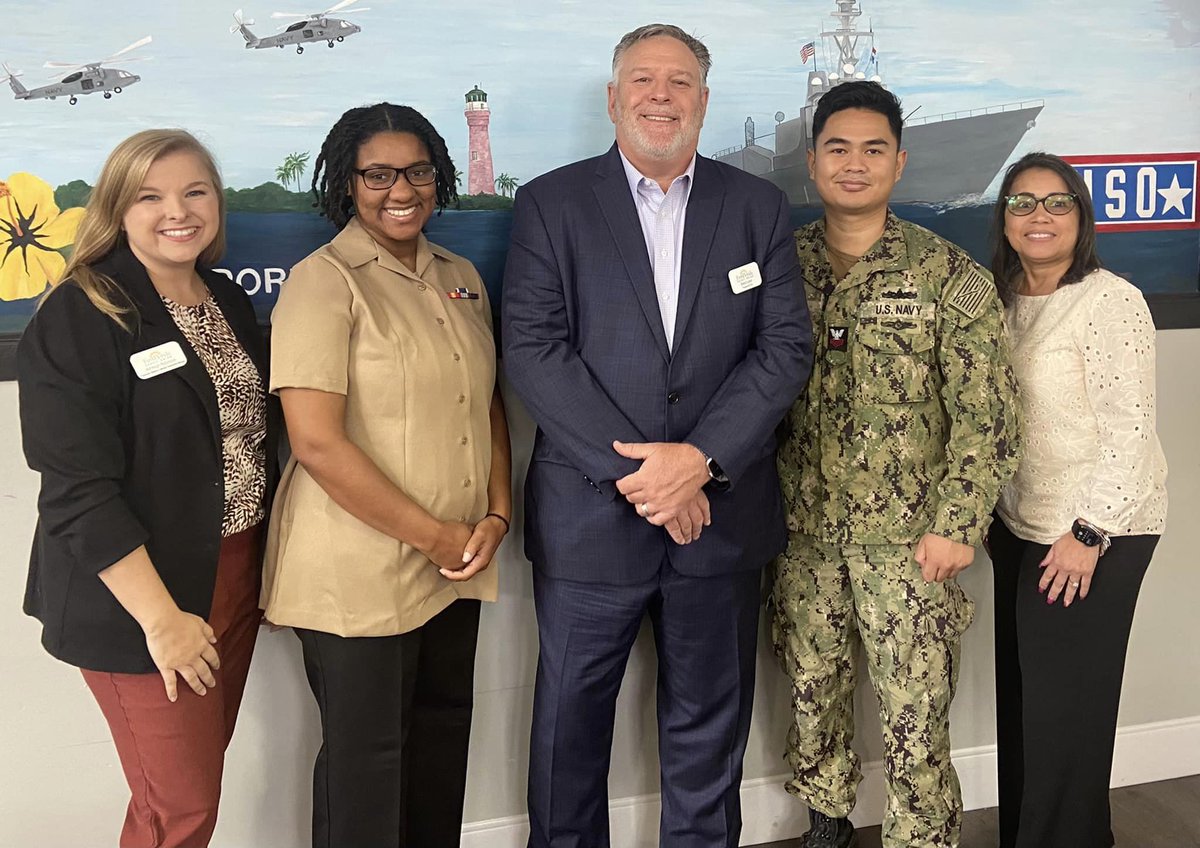 FirstFloridaCU's tweet photo. First Florida and the @ActionNewsJax Family Focus Partners are proud to honor local service members ๐บ๐ธ and their families during #MilitaryAppreciationMonth.
๐ช We teamed up with @USOJAX to surprise 5 families! Tune into Action News to find out what they received! #FirstFlorida https://t.co/QCM2eBi6qD
