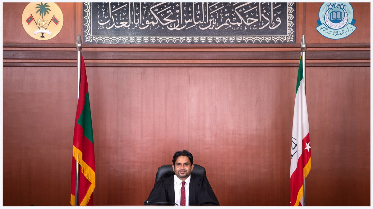 އިސްފަނޑިޔާރު ހާތިފް ޙިލްމީ ޝަރަފުވެރިކަމާއެކު ފަނޑިޔާރުކަމުގެ މަގާމުން ވަކިވެވަޑައިގަތުމަށް ނިންމަވާފައިވާތީ، 18 ނޮވެންބަރު 2022ން ފެށިގެން ވަގުތީ ގޮތުން ހައިކޯޓުގެ އިސްފަނޑިޔާރުގެ މަސްއޫލިއްޔަތު އަދާ ކުރެއްވުމަށް ޖޭއެސްސީންވަނީ ފަނޑިޔާރު ޙުސައިން ޝަހީދުއާ ހަވާލުކުރައްވާފައެވެ.
